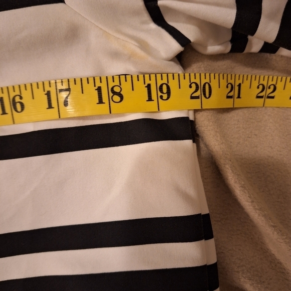 Zara Trafaluc Black and White Crop Bell Sleeve Top Large - Picture 3 of 8